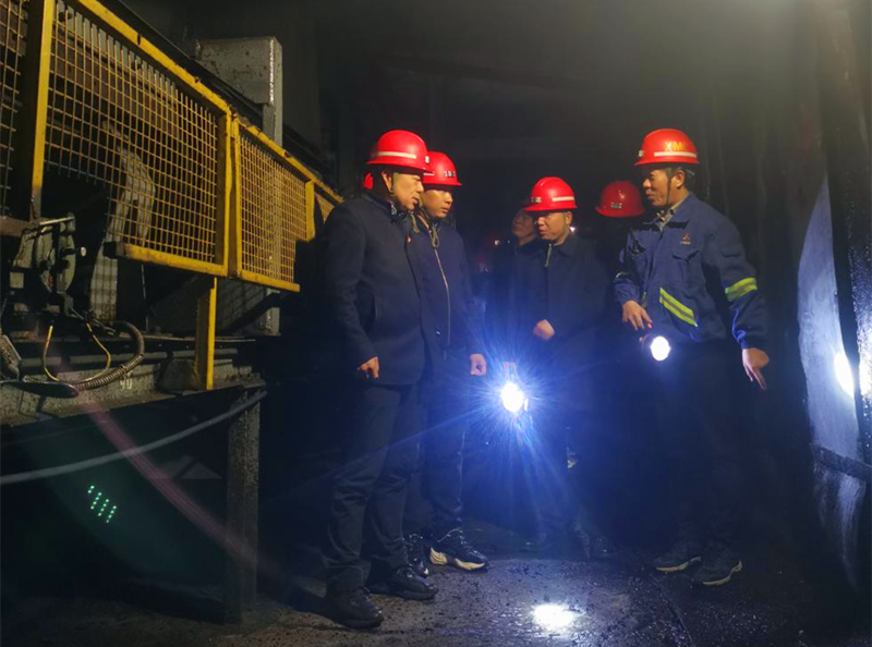 李團(tuán)結(jié)到選煤廠-配圖2.png 李團(tuán)結(jié)到選煤廠-配圖2.png