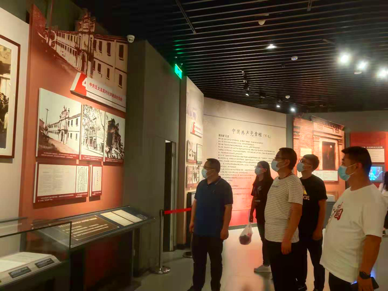 仙桃公司開展“追尋紅色足記、強(qiáng)化黨性修養(yǎng)”紅色教育活動圖2.png